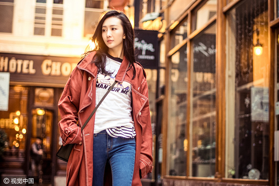 Actress Wang Ou releases fashion photos
