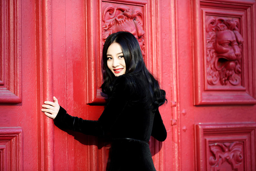 Actress Tao Hong releases fashion photos