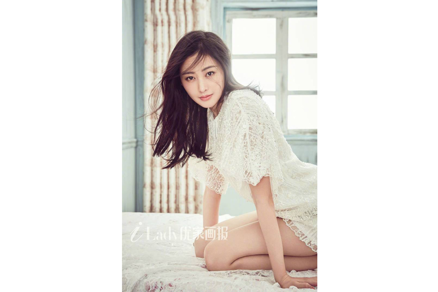 Actress Zhang Tianai covers fashion magazine