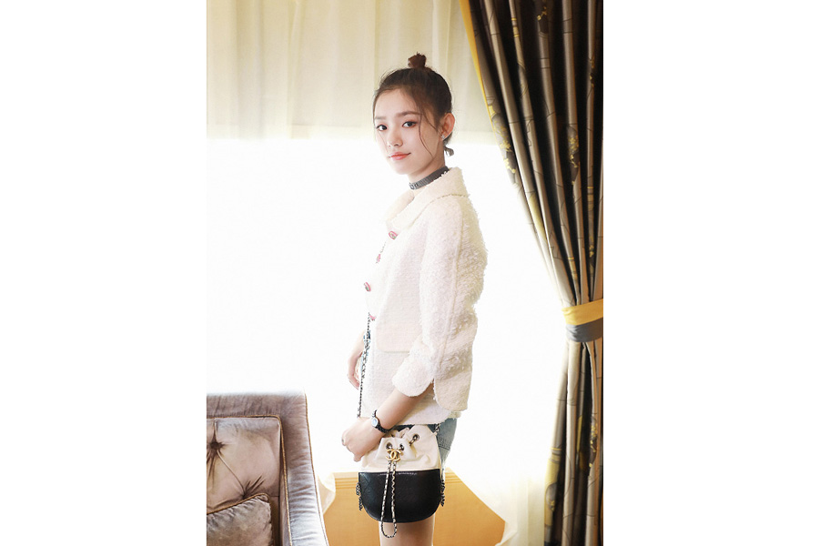 Actress Lin Yun releases fashion photos