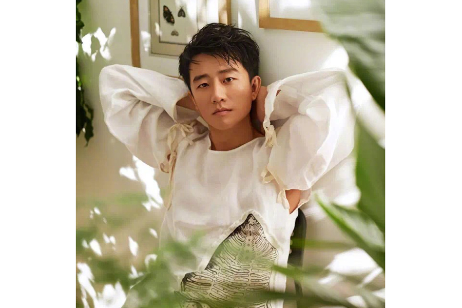 Actor Huang Xuan poses for fashion magazine