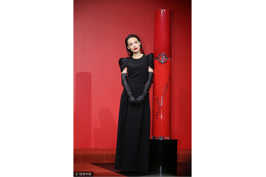 Actress Hsu Chi releases fashion photos