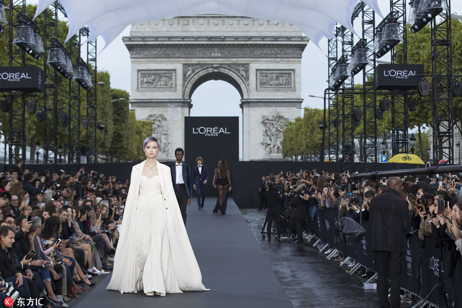 Li Yuchun shines at L'Oréal fashion show in Paris