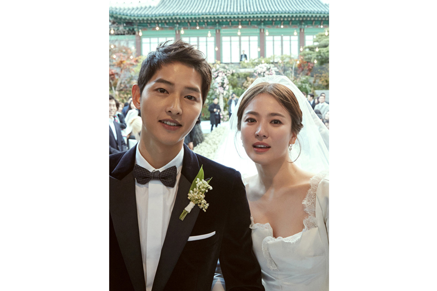 Song duo ties the knot in Seoul