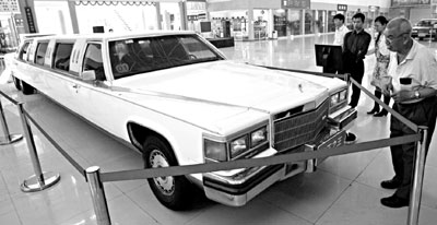  A local collector and successful Guangzhou businessman has bought a special Cadillac Fleetwood limousine once used by George Bush when he was president of the United States in the 1990s.