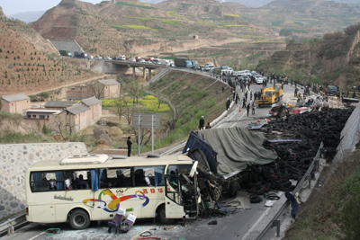 gansu,,traffic accident,,truck,,bus,,