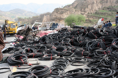 gansu,,traffic accident,,truck,,bus,,