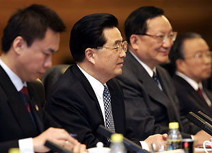 President Hu Jintao (2nd L) listens to Yemen counterpart Ali Abdullah Saleh during a meeting at the Great Hall of the People in Beijing April 6, 2006.