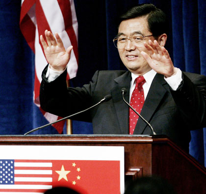 Chinese President Hu Jintao calls for the audience to take their seats as he prepares to deliver his speech in Washington April 20, 2006. 