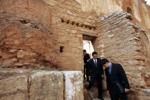  Hu Jintao (L) visits 