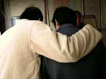 Shanghai and Guangzhou launched a homosexual hotline (800-988-1929) providing services including psychological, legal and HIV consultation, the Information Times reported.
