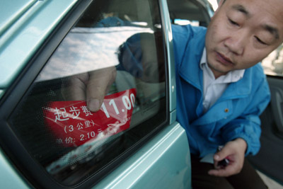 Shanghai starts taxi fare hike