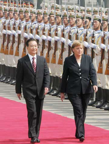 Chinese Premier Wen Jiabao (L) and German Chancellor Angela Merkel review honor guard during a welcome ceremony outside the Great Hall of the People in Beijing May 22, 2006. Merkel is on an official two day visit to China