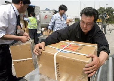 Airport staff prepare to load an Air China plane with the relief materials and equipment for rescue operation as members of the Chinese International Search and Rescue (CISAR) team board the plane departing for Yogyakarta, at the Beijing Capital International airport Monday, May 29, 2006. China has offered two million dollars in aid, together with personnel and materials to Indonesia following a devastating earthquake on the Indonesian main island of Java. [AP]