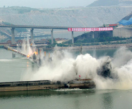 This picture captures a momoent when the last cofferdam protecting the just-completed main wall of the Three Gorges Dam was demolished through underwater explosion June 6, 2006. The controlled explosion used more than 140 tons of explosives, enough to topple down 400 10-storey buildings. The operation took about 12 seconds. [Xinhua] 