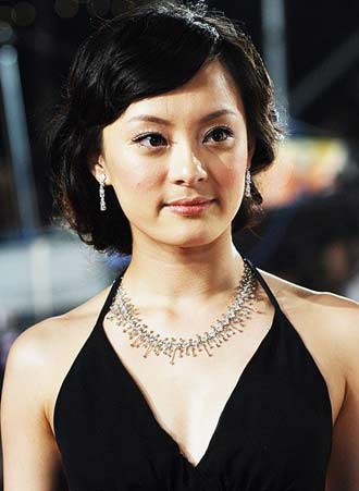 Actresses Sun Li arrives for the opening ceremony of the Shanghai International Film Festival at the Shanghai Concert Hall June 17, 2006. [Sina]