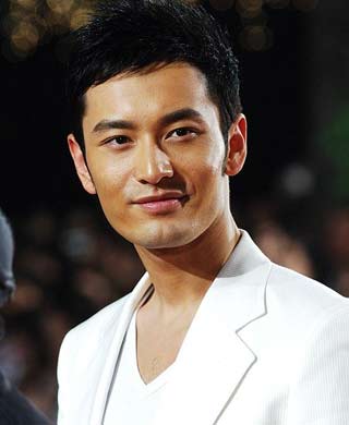Actor Huang Xiaoming arrives for the opening ceremony of the Shanghai International Film Festival at the Shanghai Concert Hall June 17, 2006. [Sina] 
