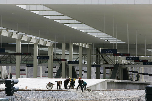 Workers makes final touches at the nearly finished Lhasa Railway Station in Lhasa, Tibet, June 24, 2006. The Qinghai-Tibet Railway, which will begin trial operations on July 1, 2006. Picture taken June 24, 2006.