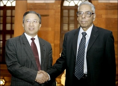 Indian National Security Adviser M. K. Narayanan (right) with China's executive vice-foreign minister Dai Bingguo in New Delhi in 2005. China and India opened their eighth round of talks aimed at resolving a decades-old border dispute that led to a brief war more than 40 years ago.[AFP]