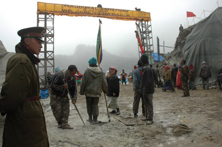  China and India are gearing up to restart border trade on Thursday through Tibet's Nathu La Pass, a historic trading route that has been closed for 44 years.[Xinhua] Detail 