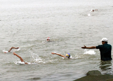 ,,,Hangzhou, qiantangjiang river,,swim,,