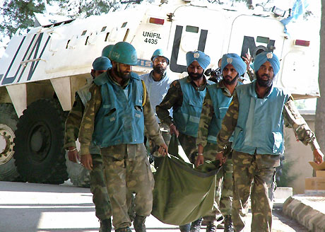 United Nations (U.N) soldiers from India carry the body of a U.N. observer, who was killed during Israeli air strikes on Khiam village, to a hospital in Marjaoun village in south Lebanon July 26, 2006. [Reuters]