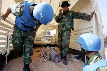 Chinese soldiers from the U.N international peacekeeping force stand next to an Israeli explosive, which was recovered in the southern village of Bayyada, near Tyre (Soure), August 28, 2006. 