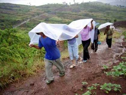 Strong rainstorms occurred on Sunday in cities over the eastern Sichuan Basin, signalling a possible end to more than three months of drought, Xinhua News Agency reported. [Reuters]