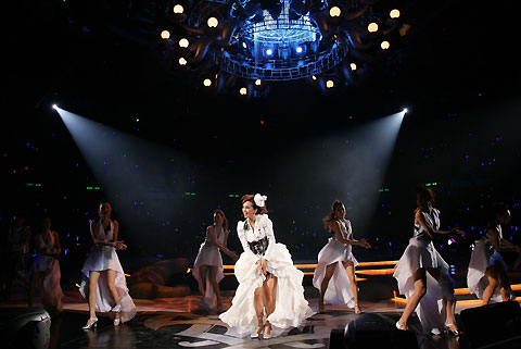 Taiwan singer Jolin Tsai performs during her concert in Hong Kong September 15, 2006. 
