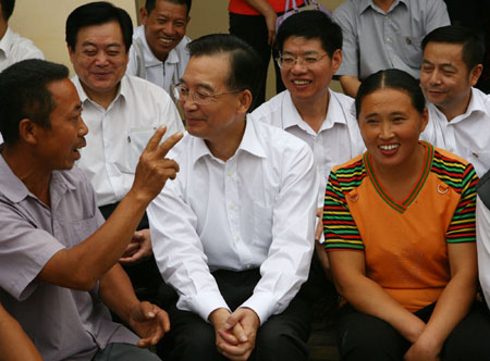 Chinese Premier Wen Jiabao (2nd L) talks with farmers during his visit to a drought-stricken area in Suining City, Southwest China's Sichuan Province October 1 2006. Premier Wen Jiabao told farmers Tuesday the government would continue to improve and strengthen its agricultural policy in an effort to boost their living standards. [newsphoto]