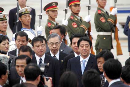 Japan's Prime Minister Shinzo Abe (2nd from L) and first lady Akie Abe disembarks from a plane at the Beijing Capital International Airport in Beijing, October 8, 2006. Abe will have a meeting with Chinese President Hu Jintao in Beijing on Sunday and fly to Seoul for talks with South Korea's President Roh Moo-hyun on Monday. [Newsphoto] 