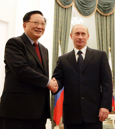 Russian President Vladimir Putin (R) welcomes China's top envoy on North Korea, Tang Jiaxuan, to talks in Moscow's Kremlin October 14, 2006.