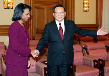 U.S. Secretary of State Condoleezza Rice (L) meets with Chinese State Councillor Tang Jiaxuan in Beijing October 20, 2006. Tang told Rice on Friday that his trip to North Korea earlier this week was not made in vain.