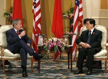 U.S. President George W. Bush (L) meets with China's President Hu Jintao at the Asia-Pacific Economic Cooperation (APEC) Summit in Hanoi November 19, 2006. REUTERS