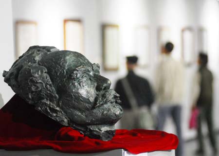 A sculpture on display at Chinese People Museum in Xiamen, East China's Fujian Province, December 30, 2006. The museum marked the opening on Saturday after 400 days' construction and had a display of paintings and sculptures. [newsphoto]