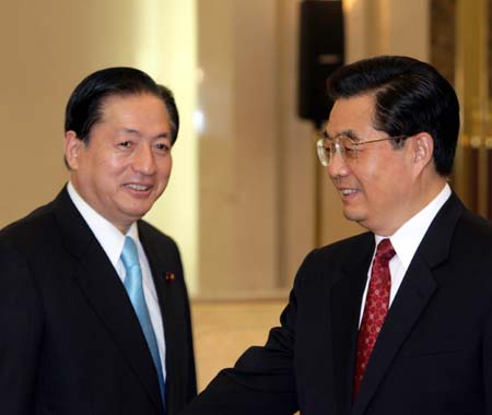 China's President Hu Jintao (R) meets visiting Japan's New Komeito party leader Akihiro Ota at the Great Hall of the People in Beijing January 8, 2007. 