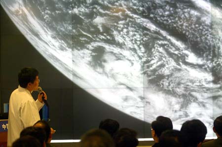 Dr. Fang Xiang, deputy director of Remote Sensing Service Office, China Meteorological Administration, introduces the first images of weather satellite Fengyun-2D in Beijing January 12, 2007. Fengyun-2D, launched on December 8, 2006, is expected to provide better weather forecast services for the Beijing 2008 Olympics.[newsphoto]