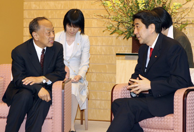 ,li zhaoxing,shinzo abe,japan