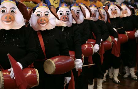 People wear masks as they celebrate Yuan Xiao Jie, or the Lantern Festival, in Hangzhou, east China's Zhejiang province March 4, 2007. The Lantern Festival, the last day of the Chinese Lunar New Year, falls on March 4 this year.