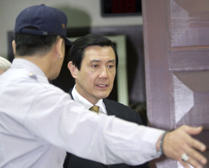 Ma Ying-jeou, former chairman of Taiwan's opposition Nationalist Party, arrives at the district court in Taipei for his corruption trial April 3, 2007. 