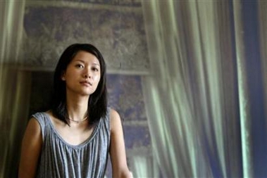 Chinese actress-turned-director Xu Jinglei poses for a photo after an interview in Beijing, in this June 1, 2005 file photo.