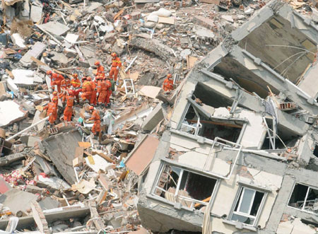 Quake rescuers seek tiny signs of life