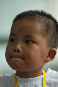 China's youngest 'quake hero' return home