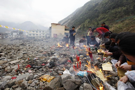 SW China's quake county opens to mourners