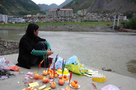 China opens quake-leveled county to mourners