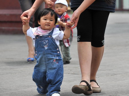 Quake babies reunite with nurse rescuers one year on