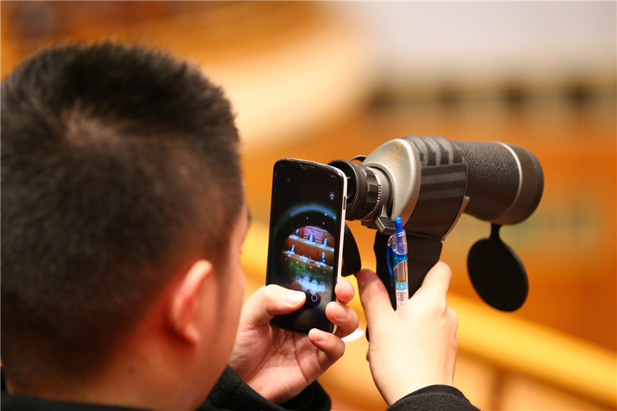 Reporters' gadgets at the two sessions seen through the years