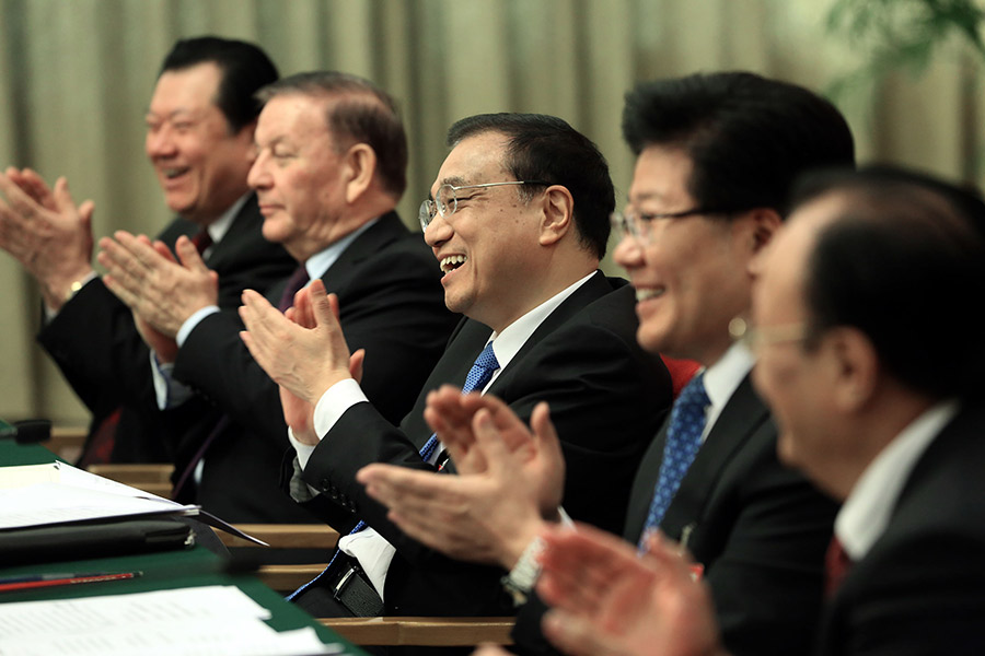 Premier Li joins panel discussion of NPC deputies from Xinjiang
