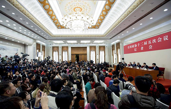 CPPCC members attend press conference on promoting economic growth