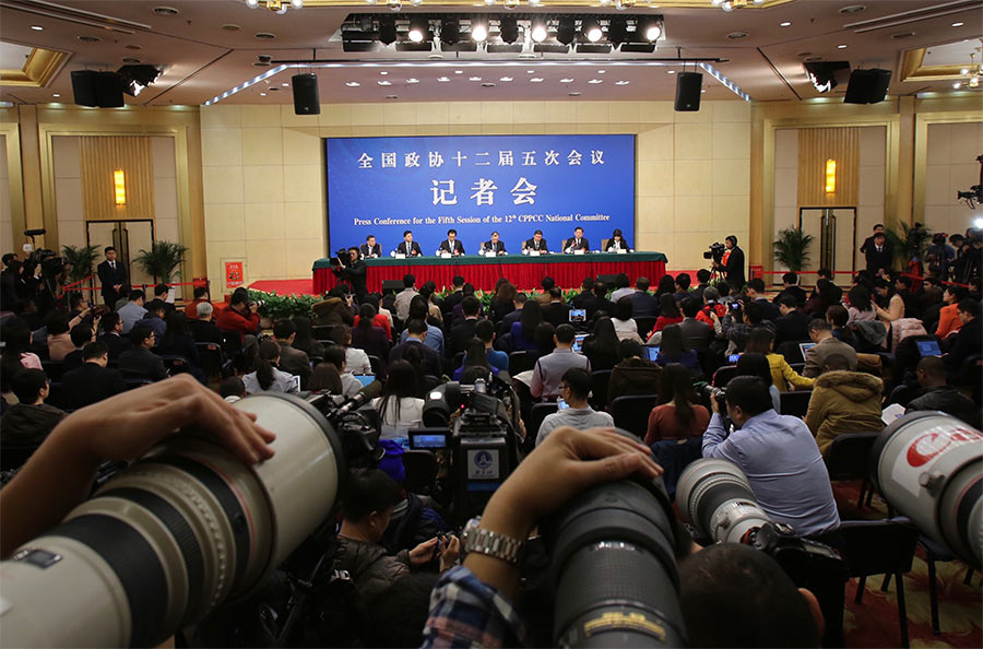 CPPCC members attend press conference on improving people's livelihood